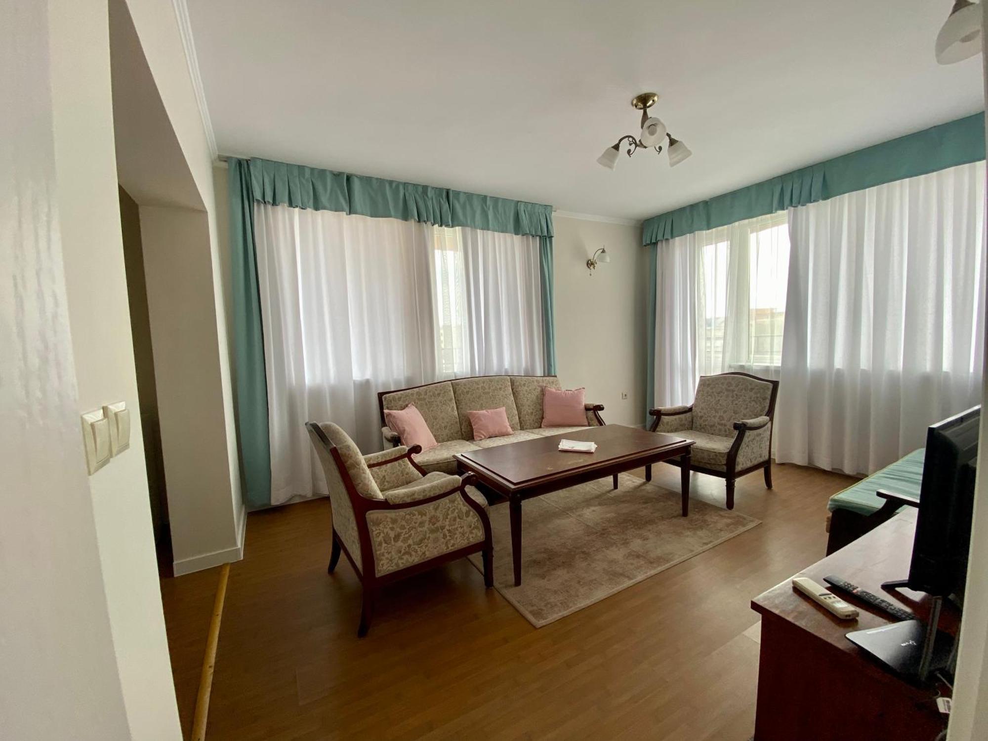 Wild Cherry Apartments Aziz Konstantin ve Elena Dış mekan fotoğraf