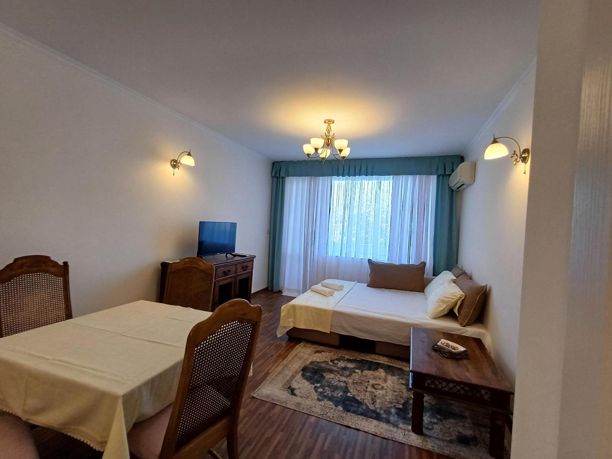 Wild Cherry Apartments Aziz Konstantin ve Elena Dış mekan fotoğraf